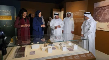 كشف ملامح الحياة عبر آلاف السنين من خلال 100 قطعة أثرية في متحف الشارقة